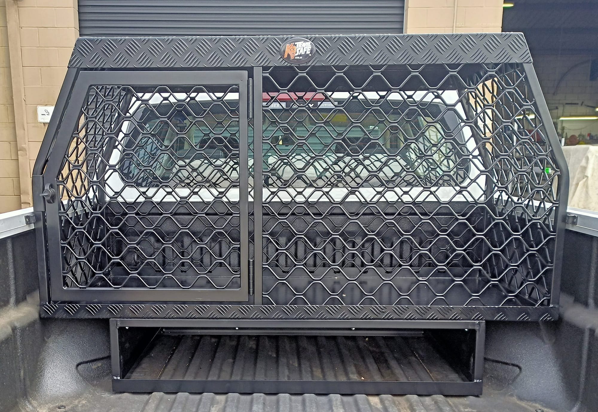 Bulldog cage for utes